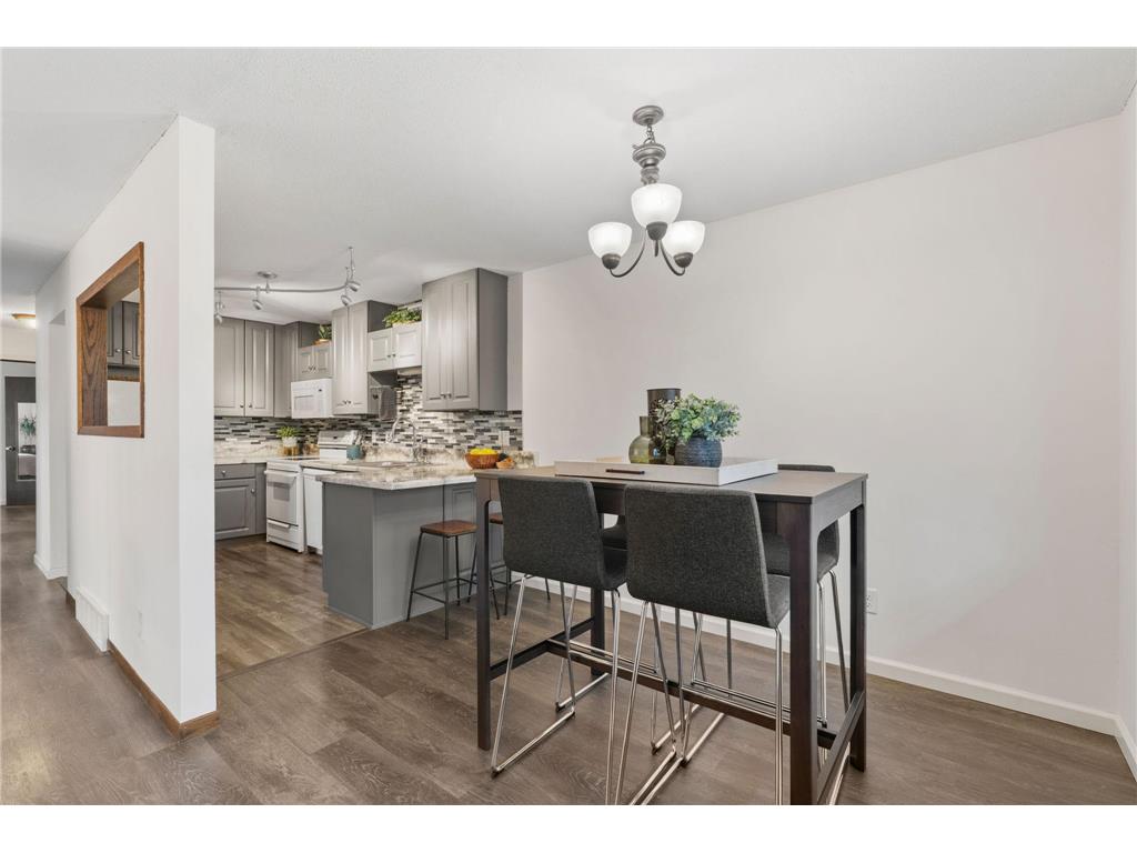 6558 Upper 35th Street N Oakdale MN 55128 7029284 image1