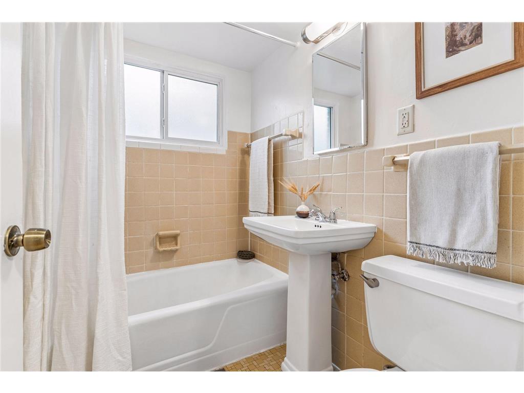 656 Ashland Avenue #7 Saint Paul MN 55104 7102535 image10
