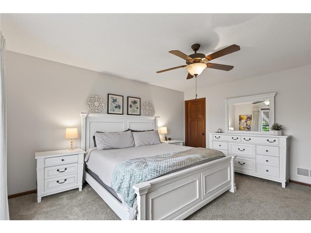 656 Lake Ridge Drive Woodbury MN 55129 6800478 image14