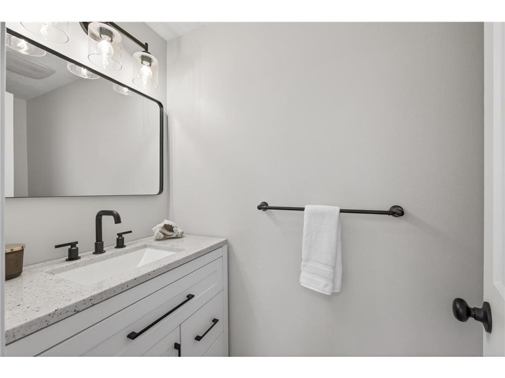 656 Madison Street Anoka MN 55303 7065930 image14