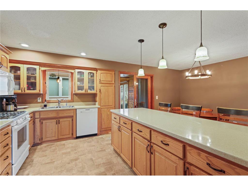 657 Granada Avenue N Oakdale MN 55128 7050425 image14