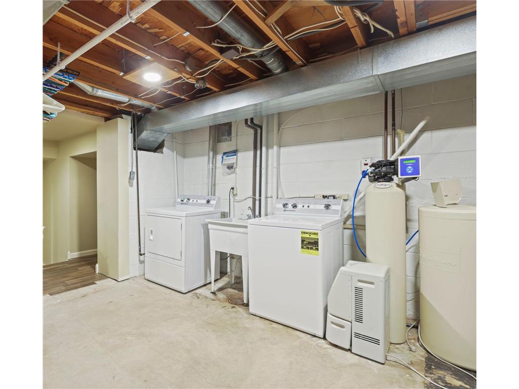 657 Granada Avenue N Oakdale MN 55128 7050425 image28