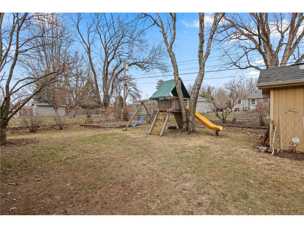 657 Granada Avenue N Oakdale MN 55128 7050425 image34