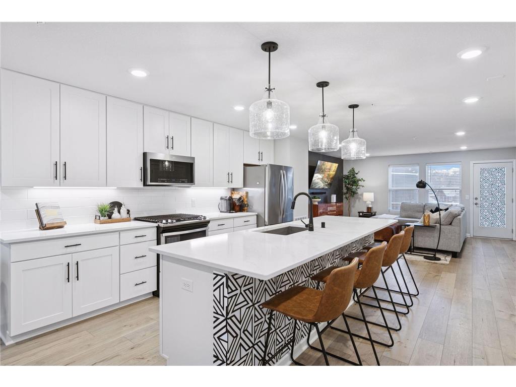 657 Village Drive #03 New Brighton MN 55112 7056325 image1