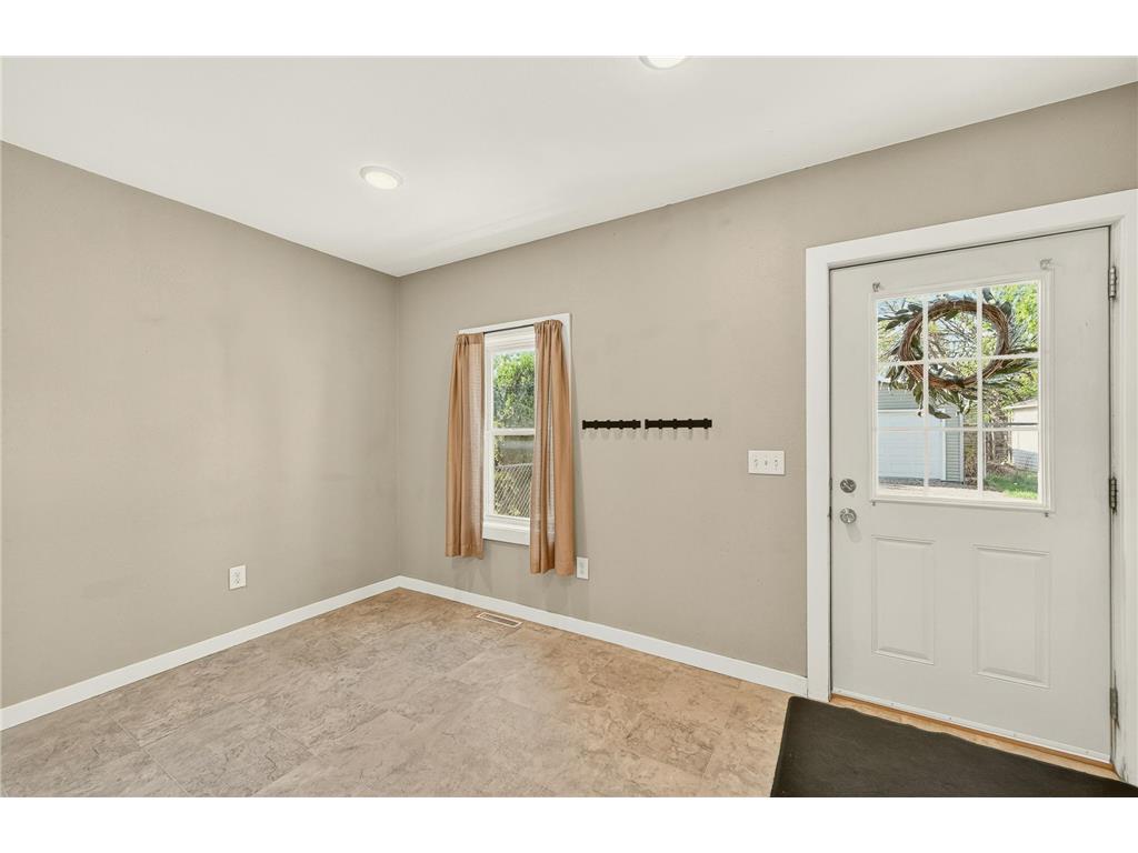 659 W 4th Street Winona MN 55987 7065180 image16