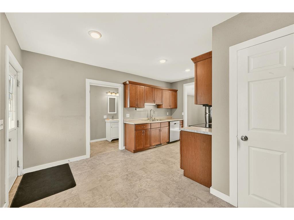 659 W 4th Street Winona MN 55987 7065180 image17