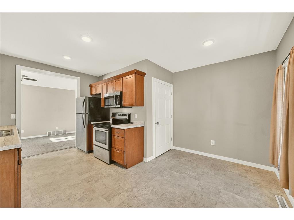 659 W 4th Street Winona MN 55987 7065180 image18