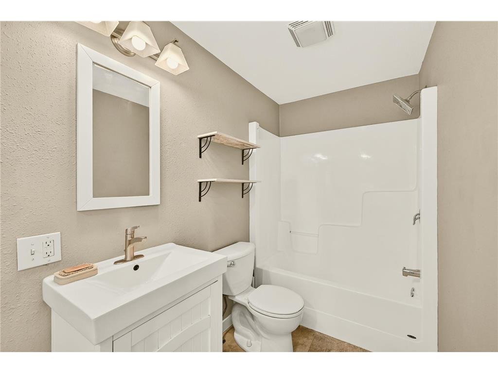 659 W 4th Street Winona MN 55987 7065180 image19