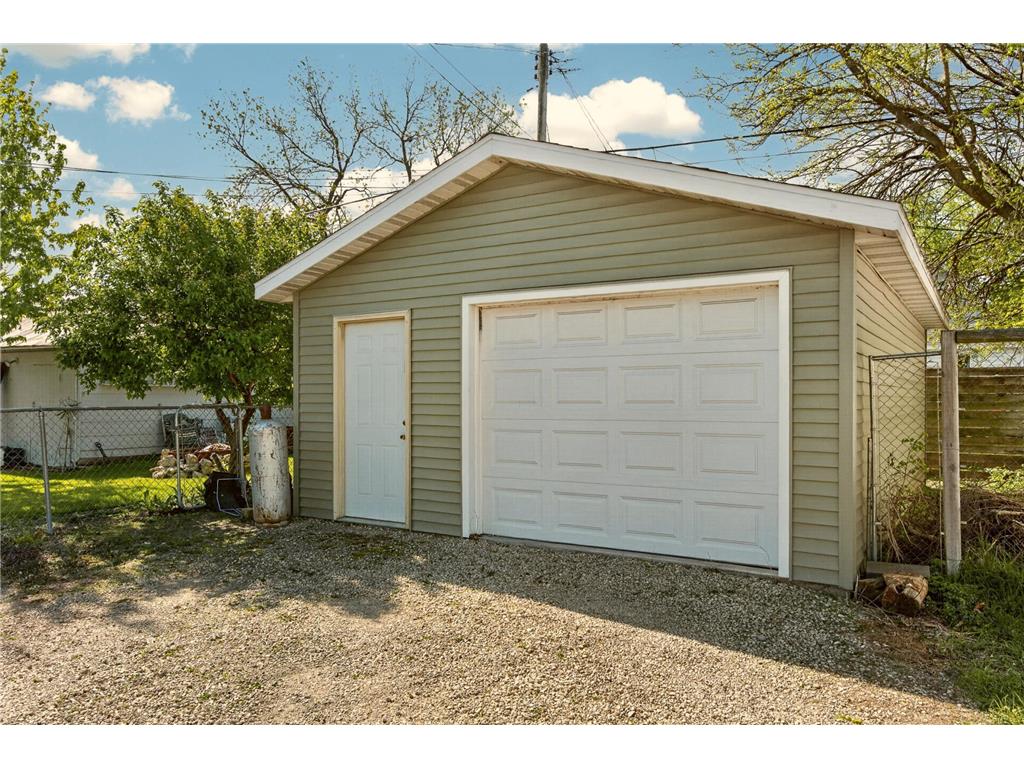 659 W 4th Street Winona MN 55987 7065180 image2