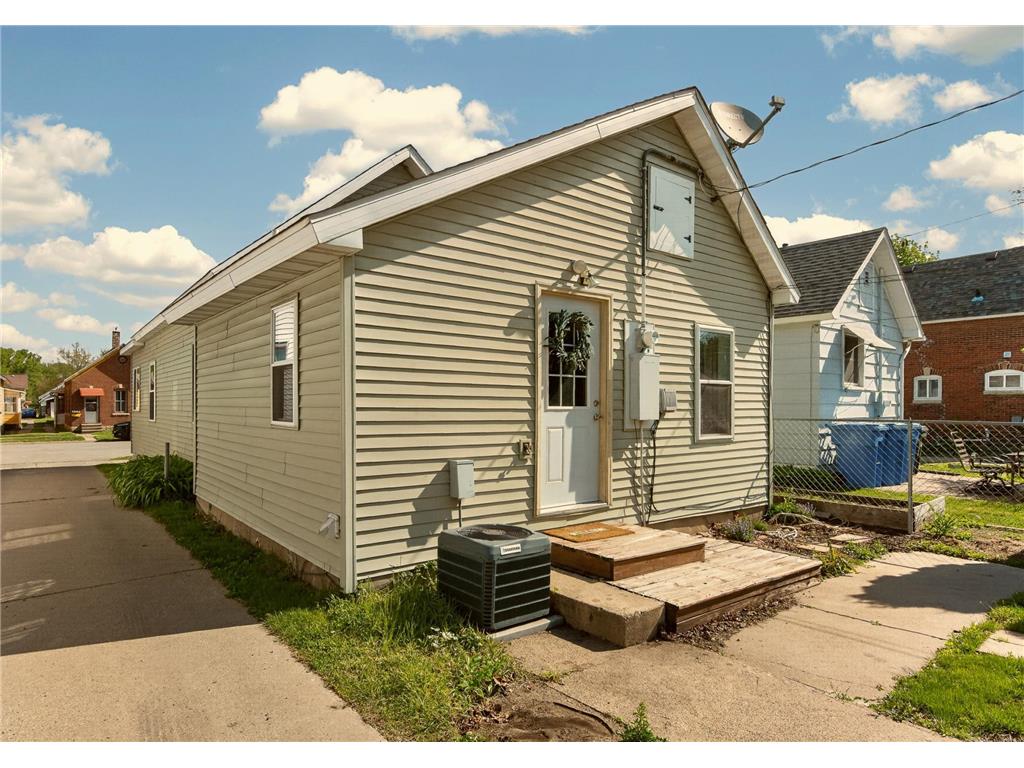 659 W 4th Street Winona MN 55987 7065180 image3