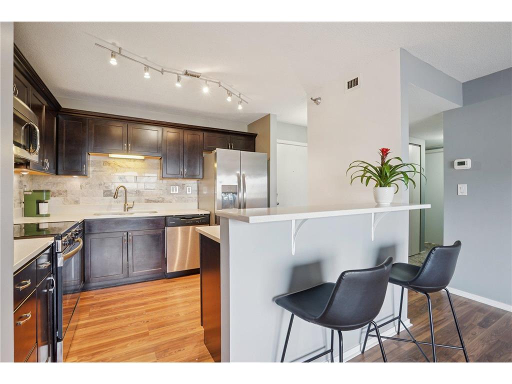 66 9th Street E #1307 Saint Paul MN 55101 7035997 image12