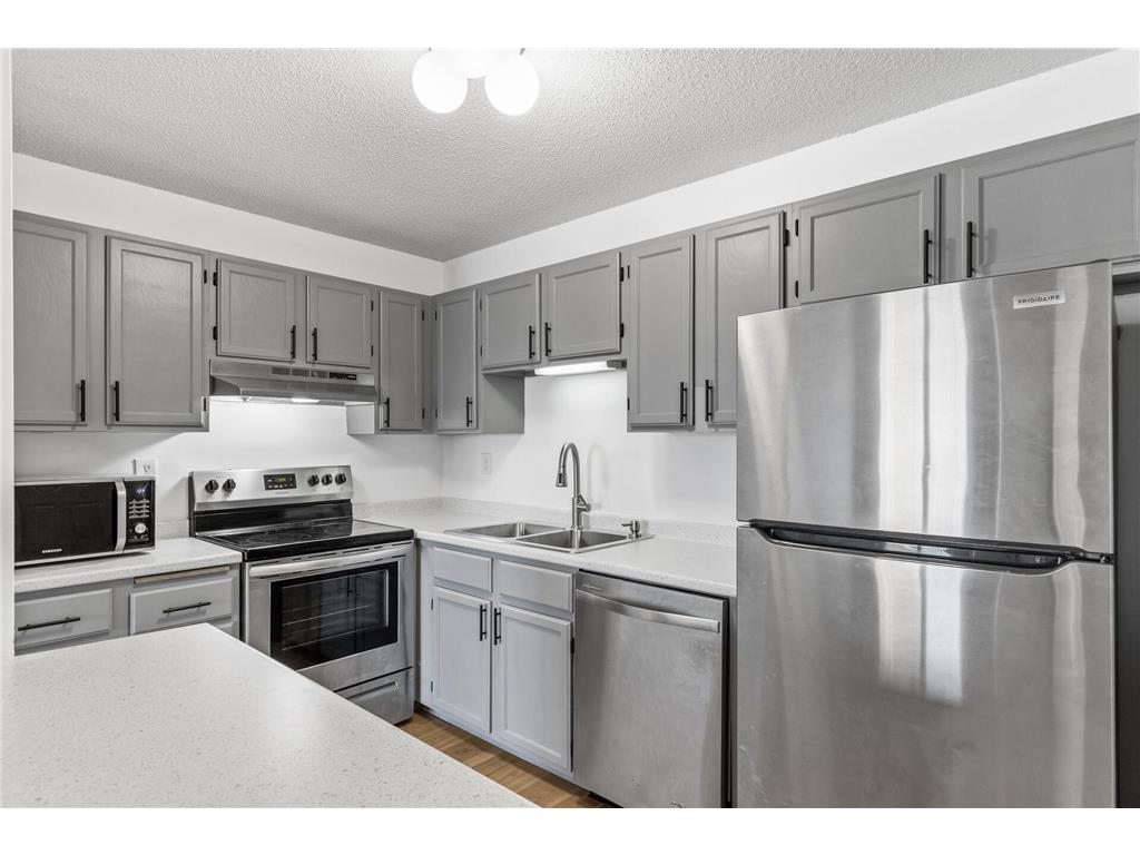 66 9th Street E #1712 Saint Paul MN 55101 6779449 image1