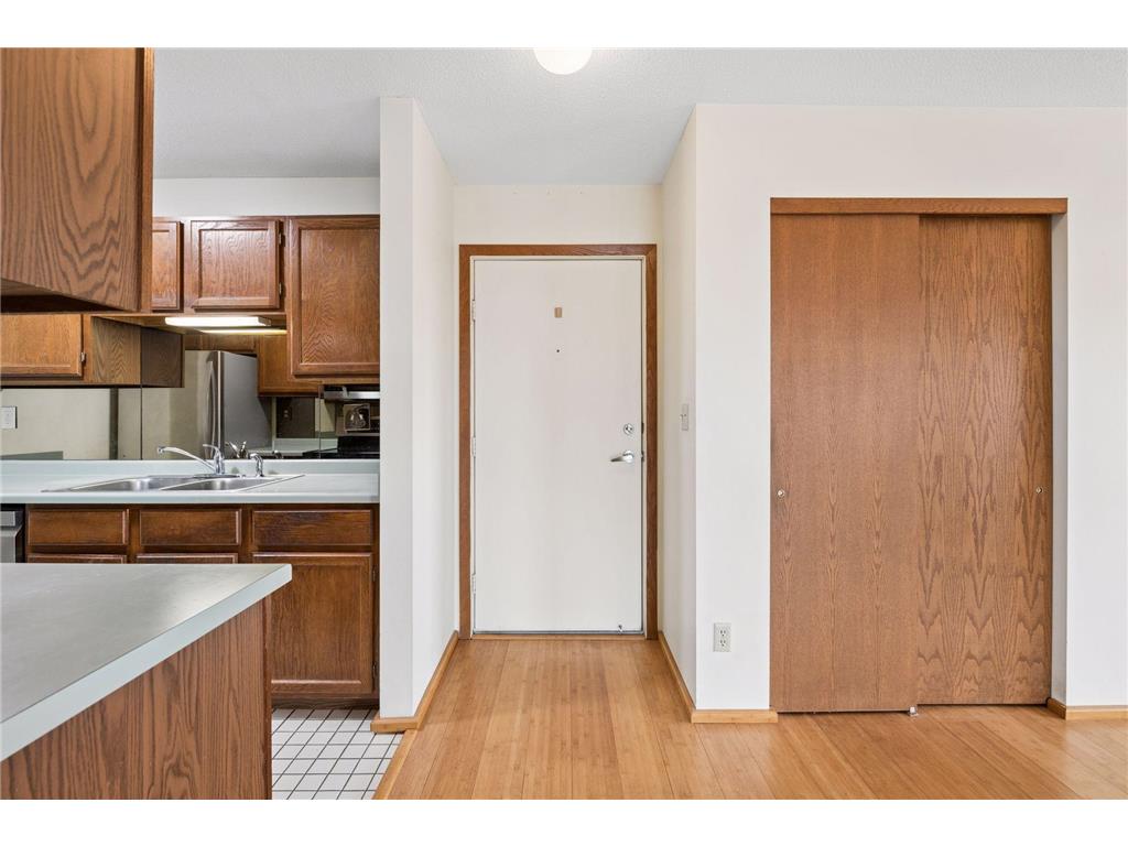 66 9th Street E #2115 Saint Paul MN 55101 7035875 image32