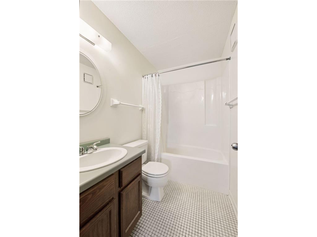 66 9th Street E #2115 Saint Paul MN 55101 7035875 image33