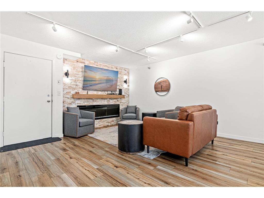 66 9th Street E #1613 Saint Paul MN 55101 7051503 image16