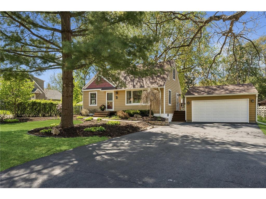 66 Hickory Street Mahtomedi MN 55115 - White Bear 6716912 image1