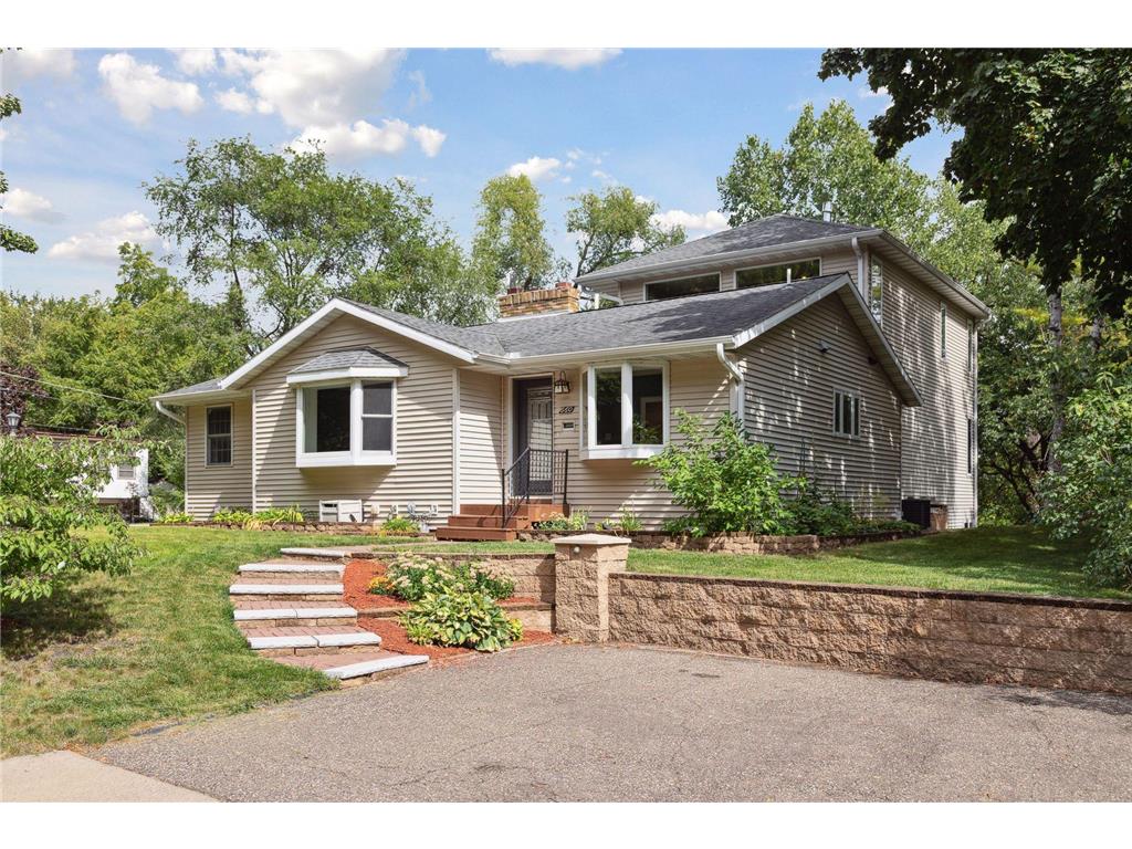 660 Lexington Parkway S Saint Paul MN 55116 6489882 image1