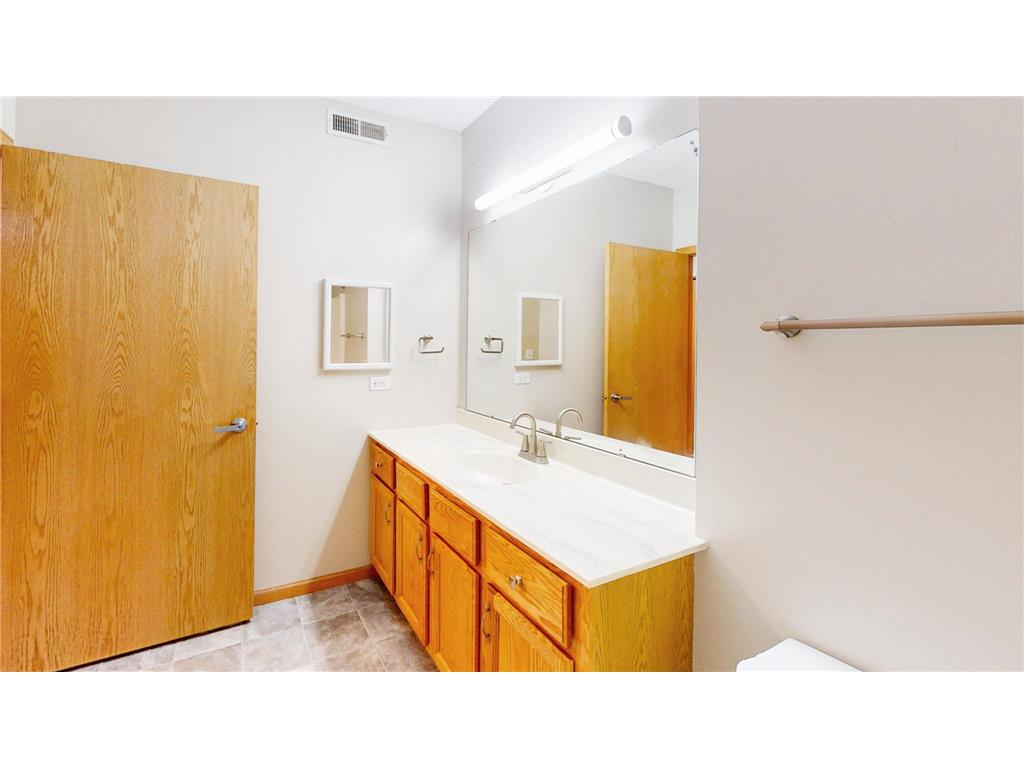 660 N 2nd Street #301 Minneapolis MN 55401 7063375 image10