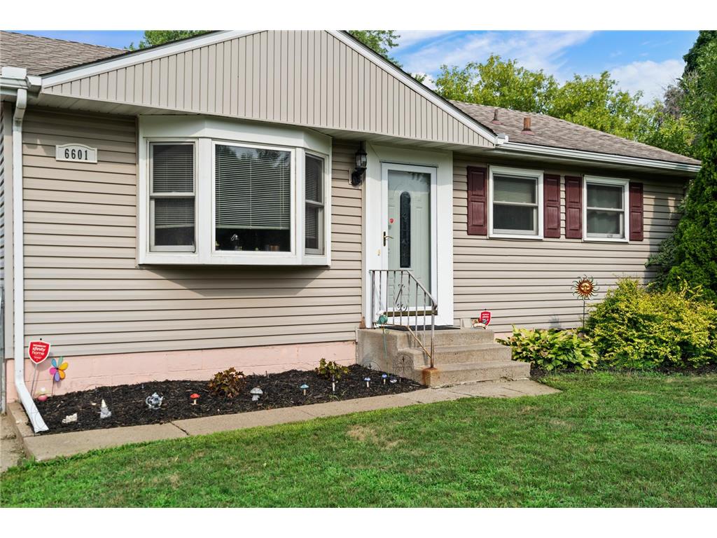 6601 W Broadway Avenue Brooklyn Park MN 55428 6409841 image1