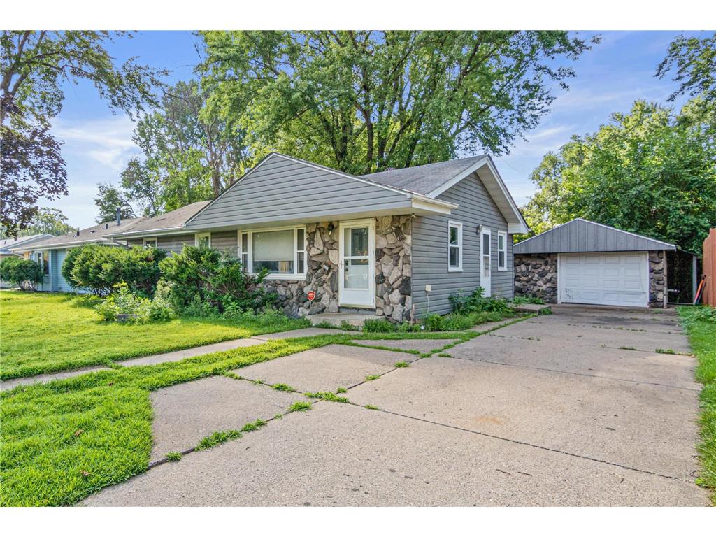 6607 46th Place N Crystal MN 55428 6770250 image1