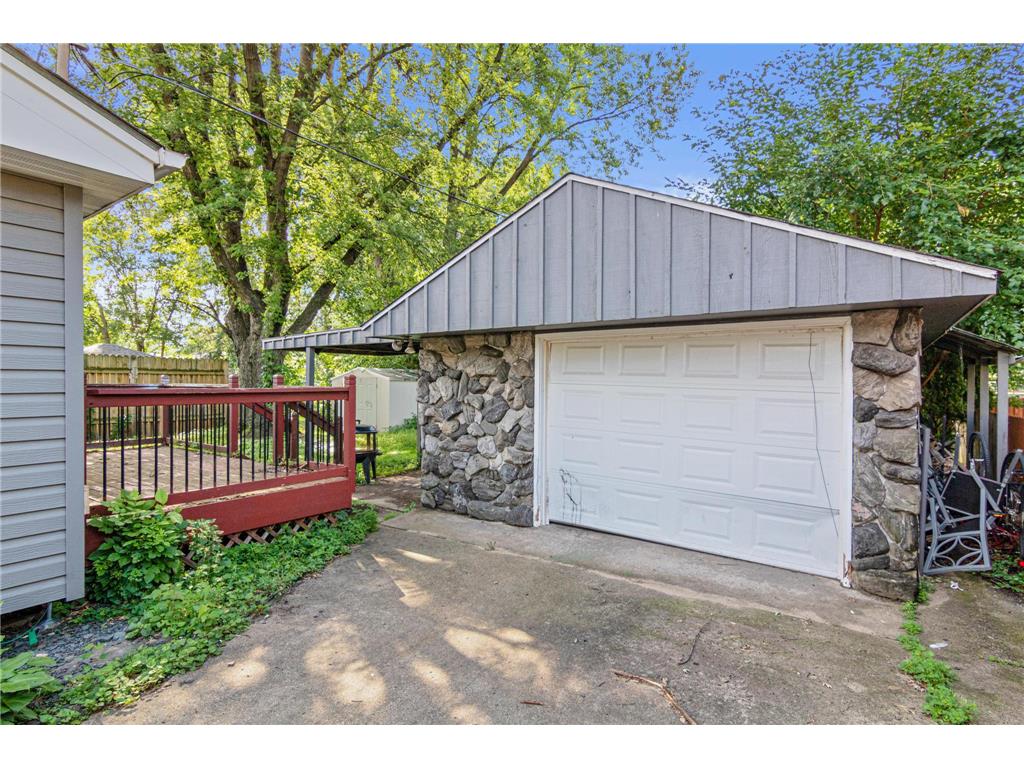 6607 46th Place N Crystal MN 55428 6770250 image10