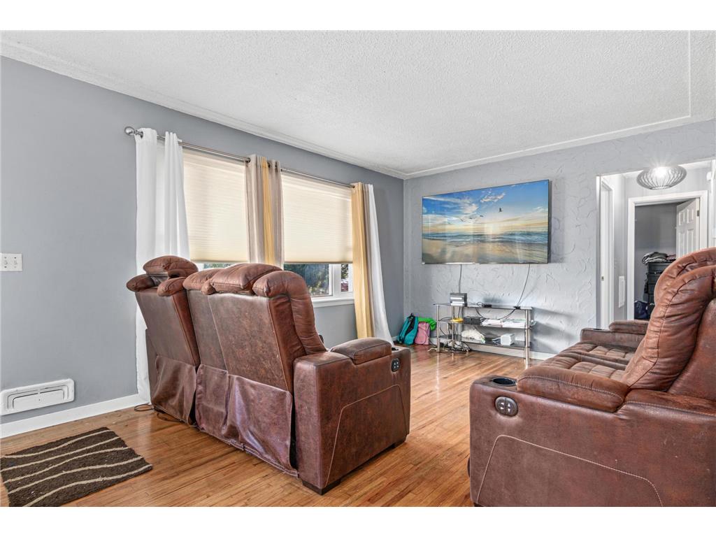 6607 46th Place N Crystal MN 55428 6770250 image2