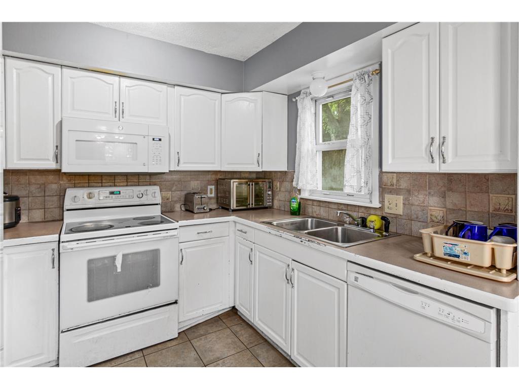 6607 46th Place N Crystal MN 55428 6770250 image5