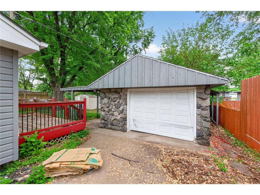 6607 46th Place N Crystal MN 55428 7081520 image3