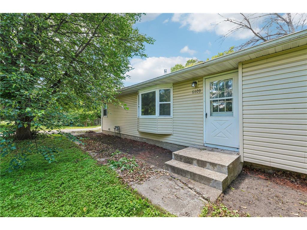 6609 W Broadway Avenue Brooklyn Park MN 55428 7088134 image2