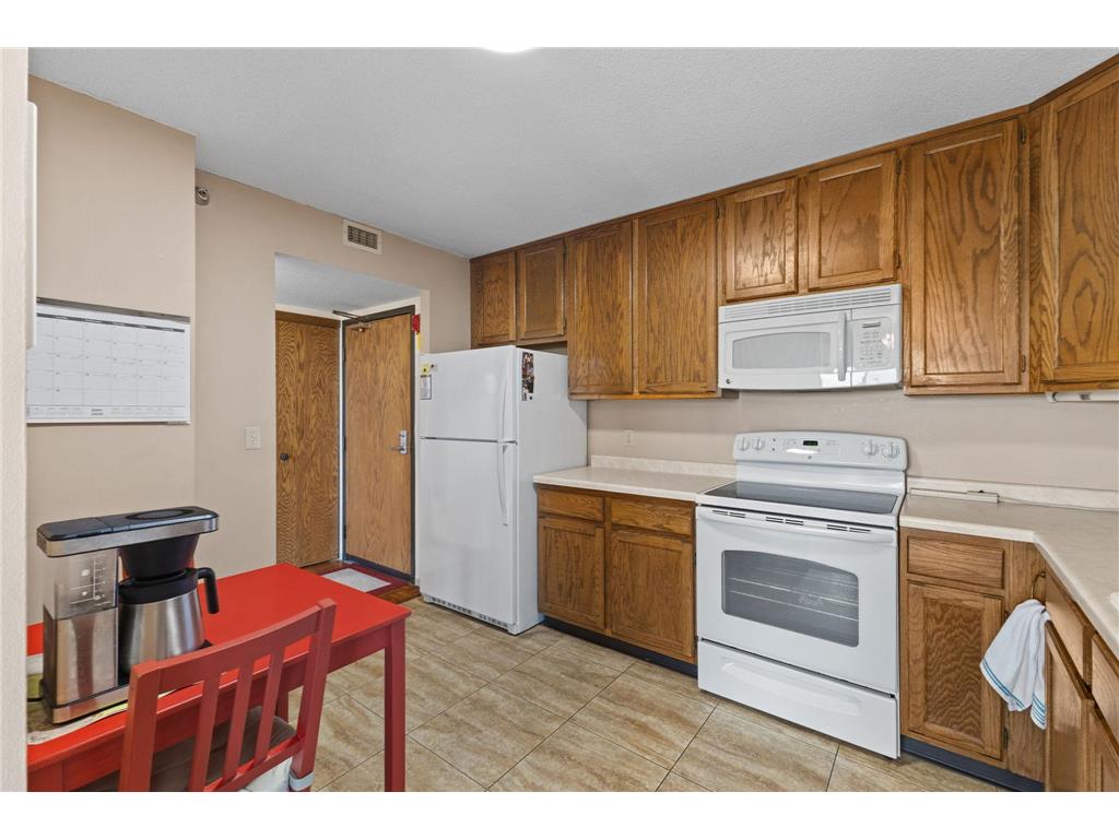 6615 Lake Shore Drive S #1009 Richfield MN 55423 - Wood 7095425 image19