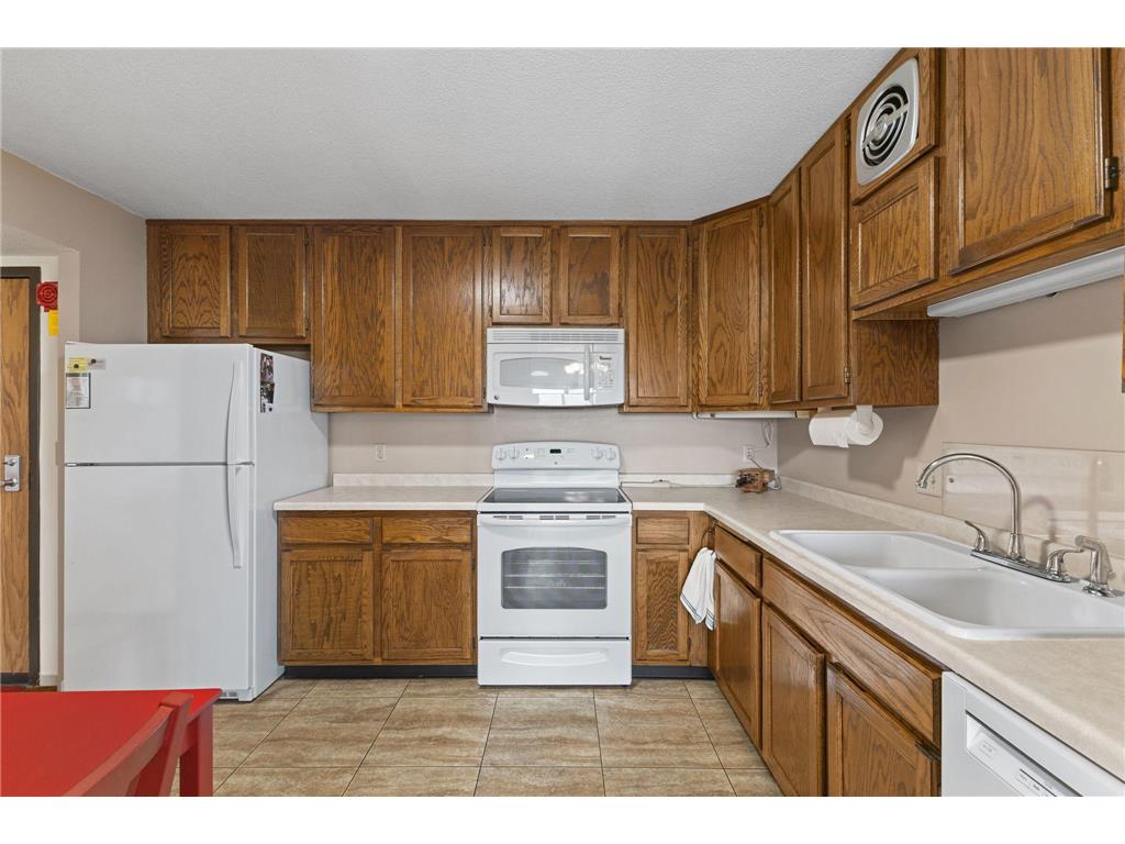 6615 Lake Shore Drive S #1009 Richfield MN 55423 - Wood 7095425 image4