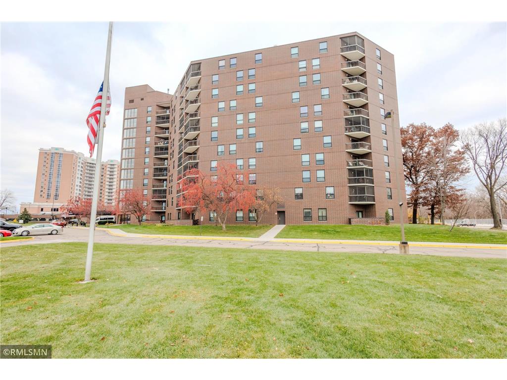 6615 Lake Shore Drive S #902 Richfield MN 55423 6819643 image1