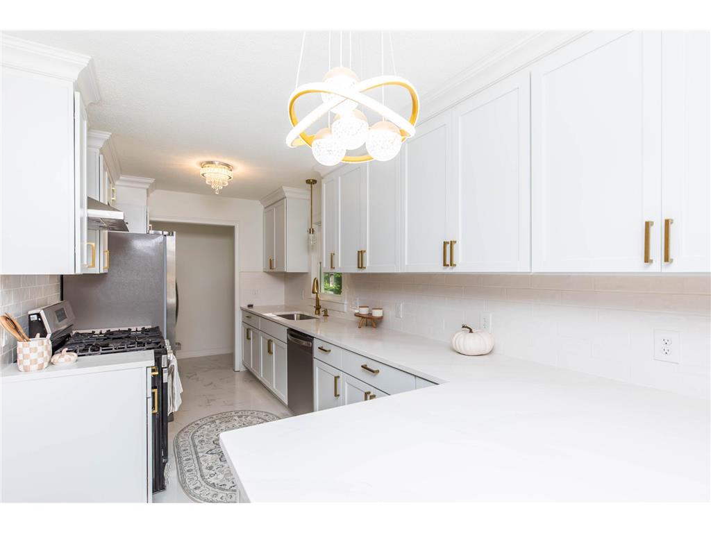 6631 Jackson Street NE Fridley MN 55432 7076112 image6