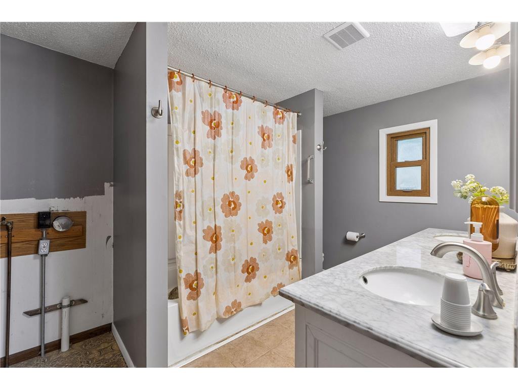 6631 Oakwood Street Rockford MN 55373 7087647 image21