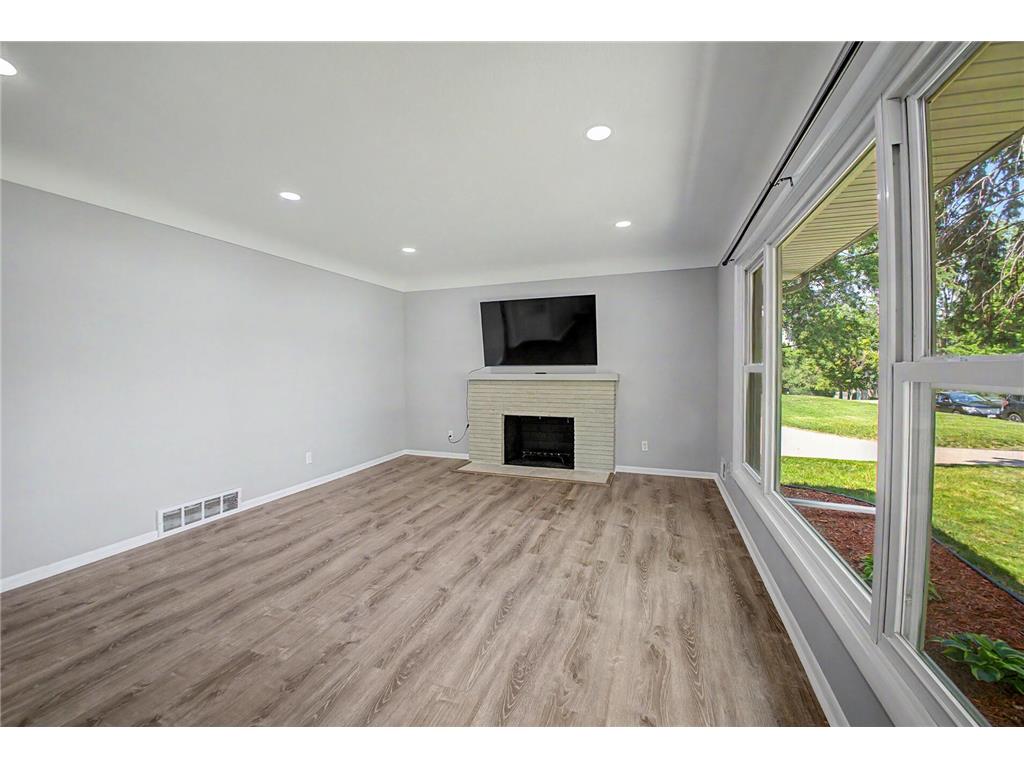 666 3rd Avenue NW New Brighton MN 55112 7086648 image3