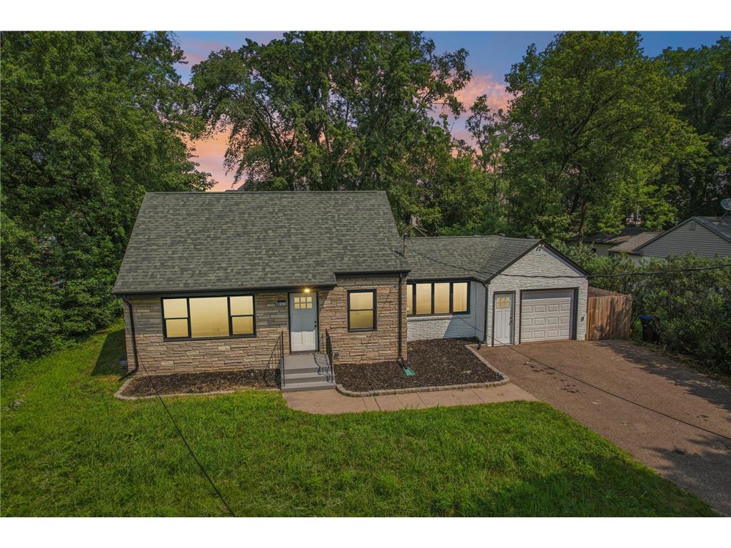 667 County Road C W Roseville MN 55113 6805879 image1