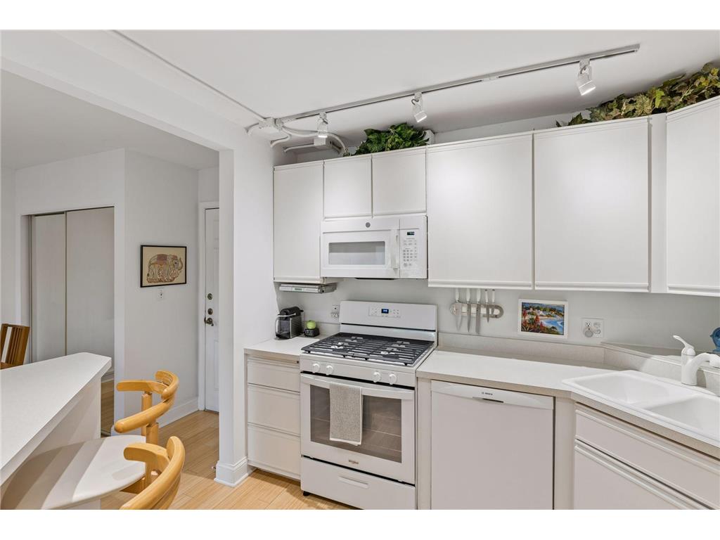 6670 Vernon Avenue S #103 Edina MN 55436 7086374 image20