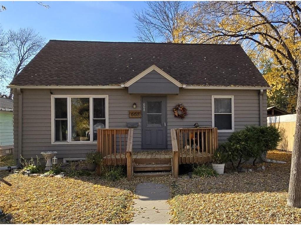 668 Collins Avenue Windom MN 56101 6621614 image1