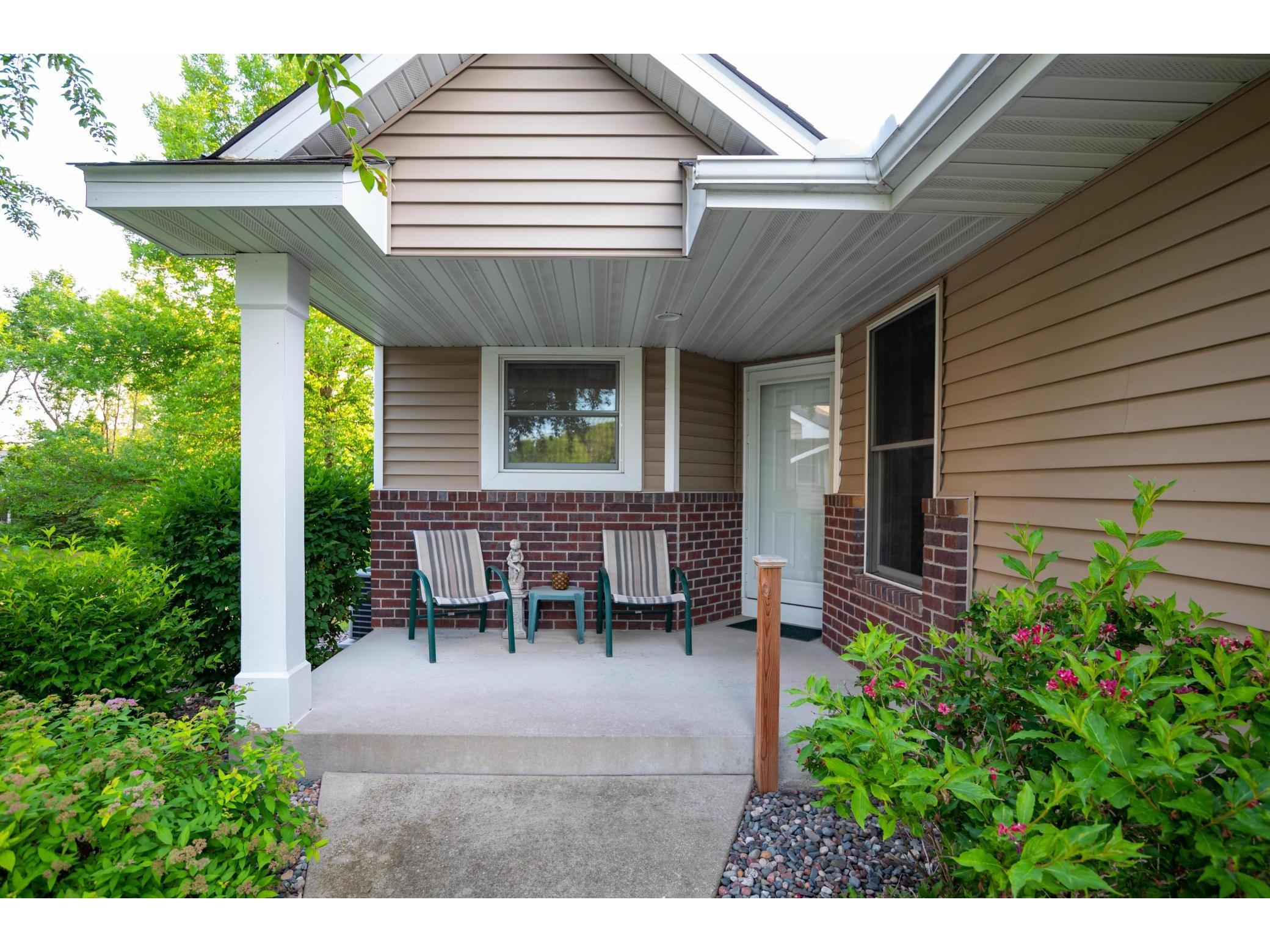 668 Overlook Drive, Roseville, MN 55113 MLS 6013584 Edina Realty