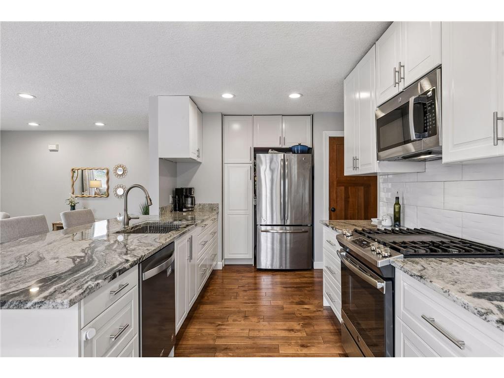 6690 Gretchen Court N Oakdale MN 55128 7067159 image18