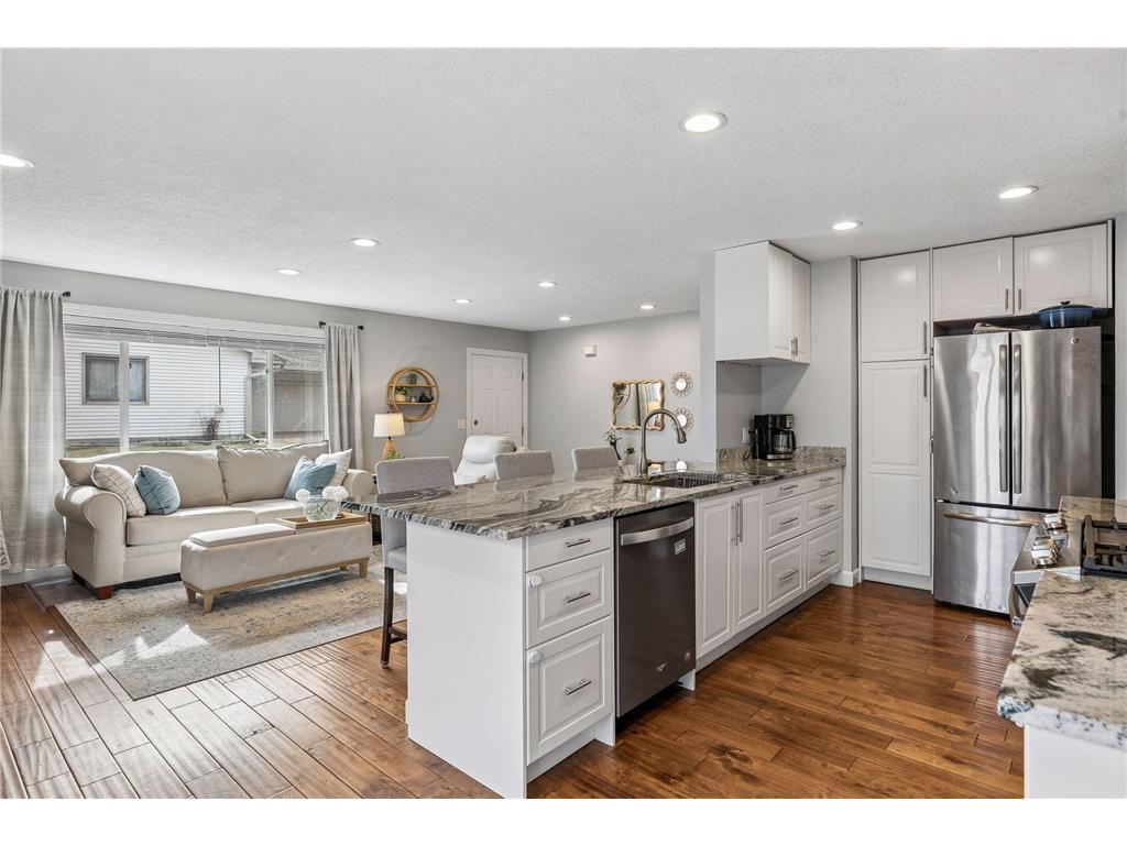 6690 Gretchen Court N Oakdale MN 55128 7067159 image21
