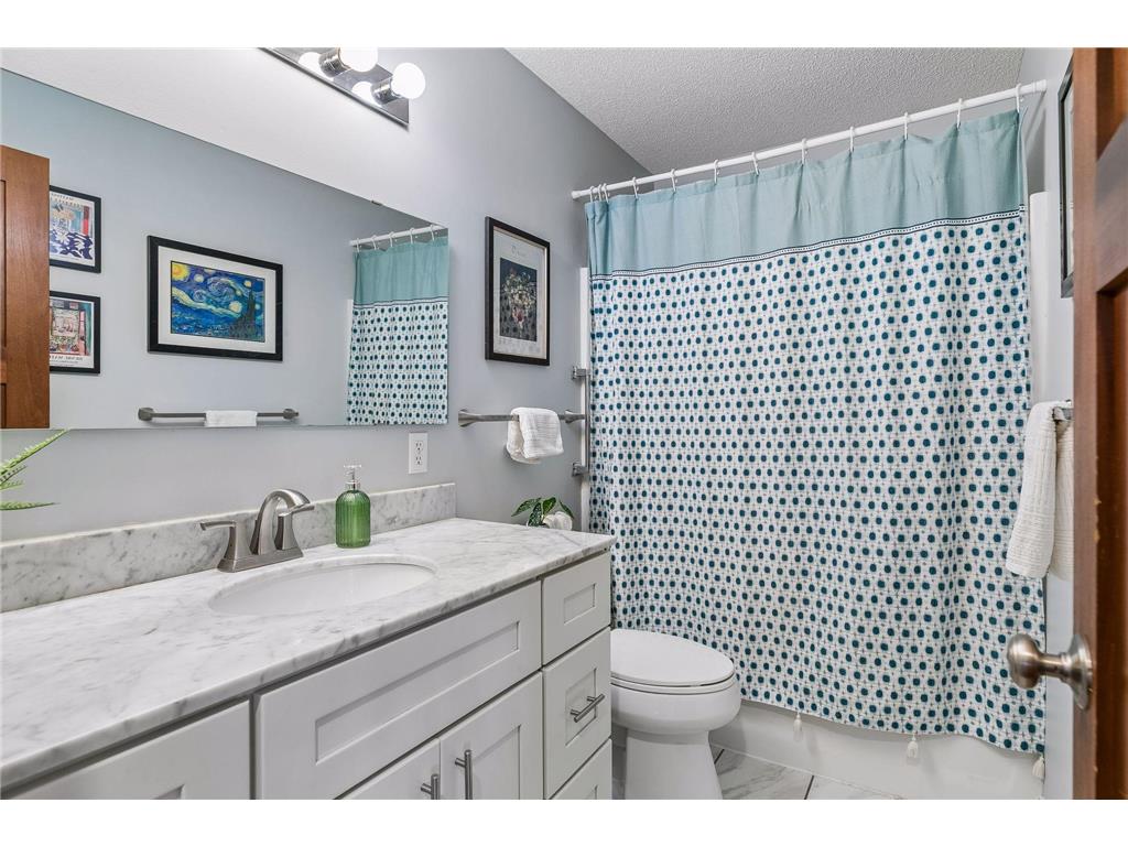 6690 Gretchen Court N Oakdale MN 55128 7067159 image24