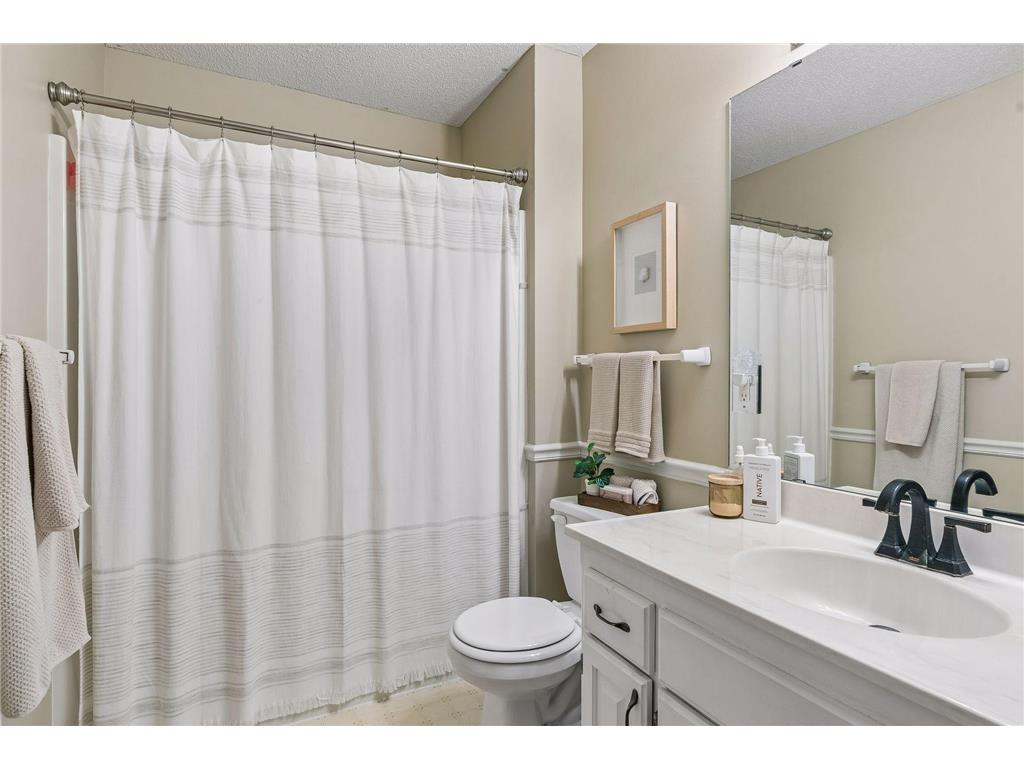 6690 Gretchen Court N Oakdale MN 55128 7067159 image29