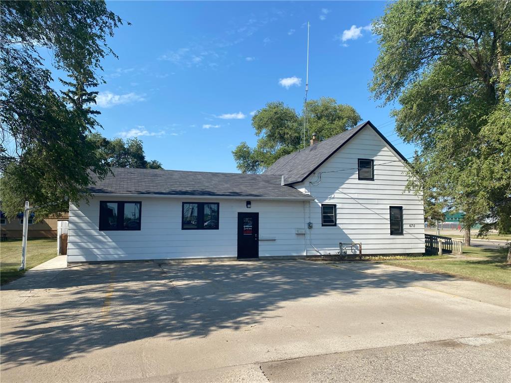 670 3rd Avenue SE Perham MN 56573 6428381 image1