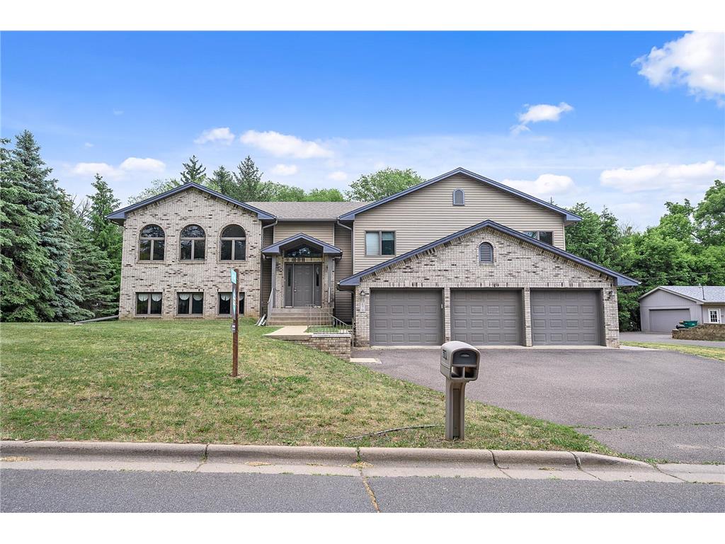 670 Griffin Court, Mahtomedi, MN, 55115 MLS 6347265 Edina Realty