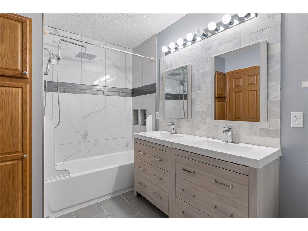 670 Kingfisher Lane #G Woodbury MN 55125 7082654 image17
