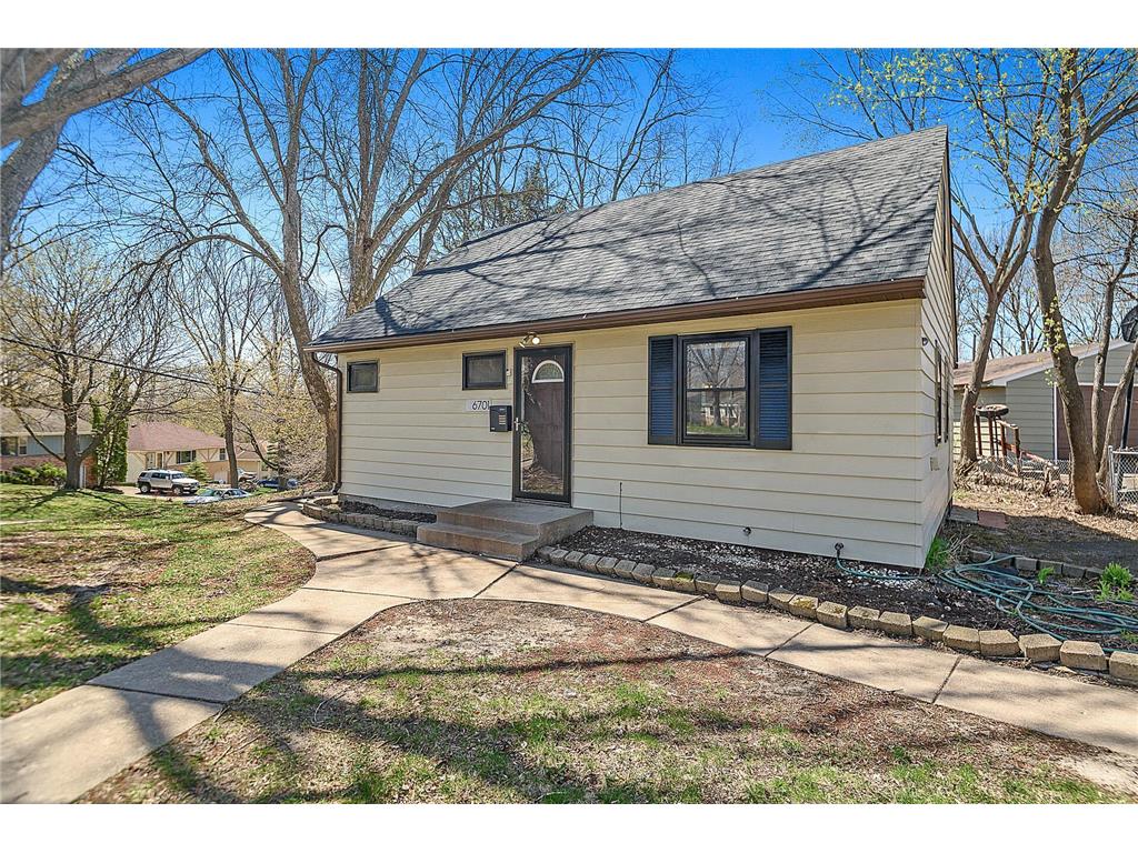 6701 34th Avenue N Crystal MN 55427 6360001 image1