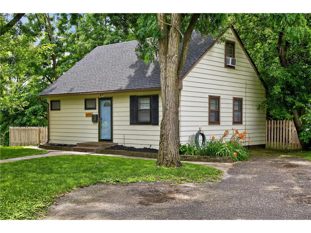 6701 34th Avenue N Crystal MN 55427 6687826 image1