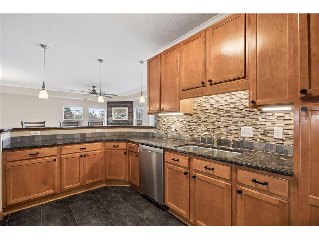 6701 Lake Shore Drive S #101 Richfield MN 55423 - Wood 7040434 image10