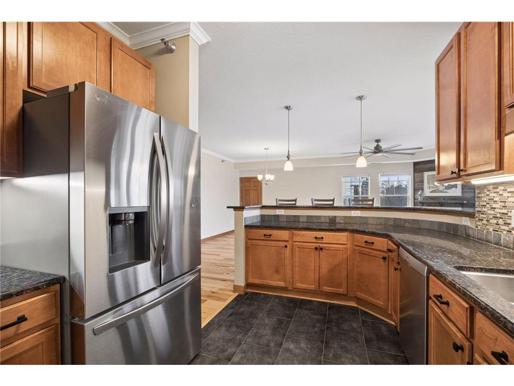6701 Lake Shore Drive S #101 Richfield MN 55423 - Wood 7040434 image11